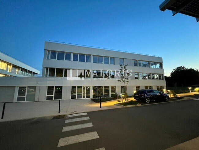 Plus de détails pour Bureau, Local commercial à louer