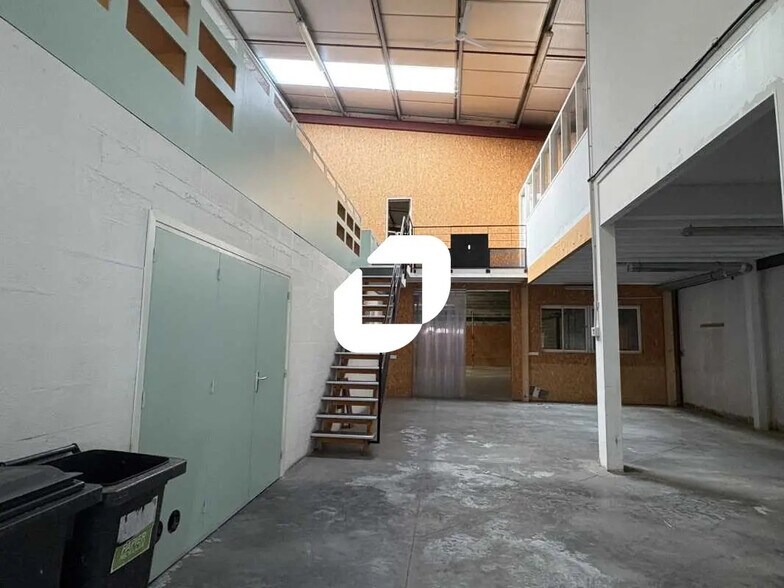 Local d’activités dans Lormont à louer - Photo de l’immeuble – Image 2 sur 12