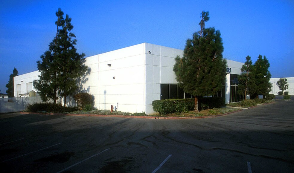 1821 Railroad St, Corona, CA à vendre - Autre – Image 2 sur 4