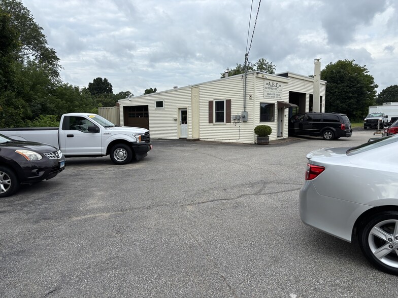 114 Columbia Ave, Willimantic, CT à louer - Photo principale – Image 1 sur 6