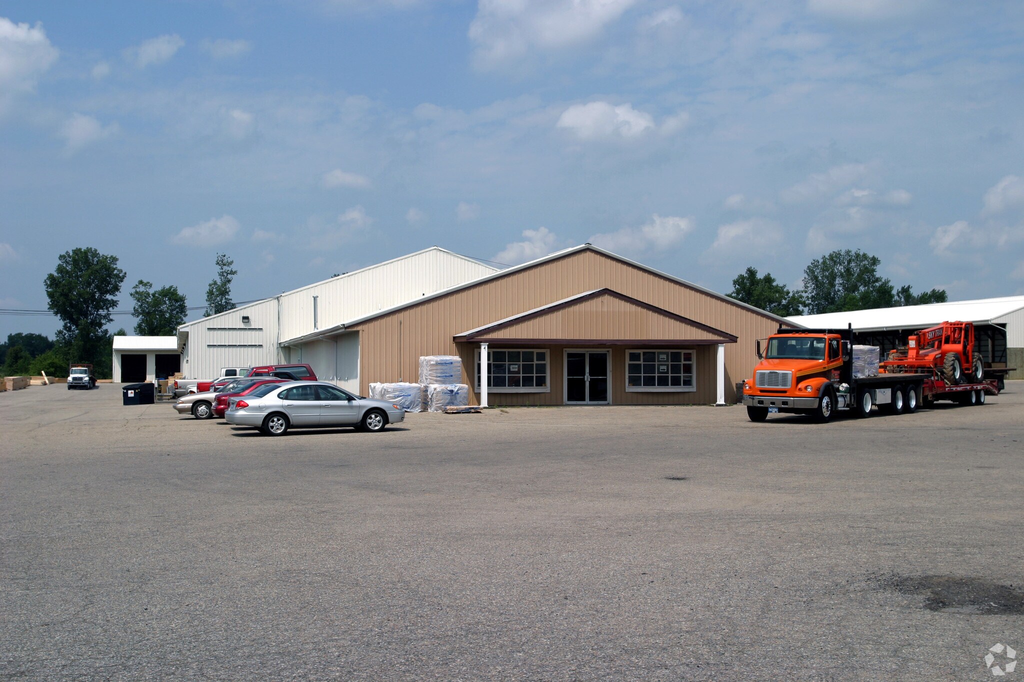 3147 Fruit Ridge Ave NW, Grand Rapids, MI à vendre Photo de l’immeuble– Image 1 sur 6
