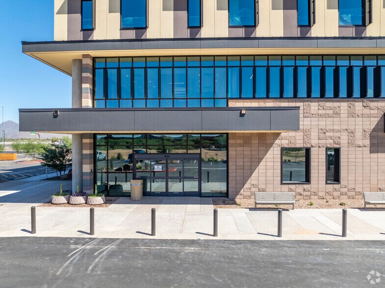 8435 N Pima Center Pky, Scottsdale, AZ à louer - Photo de l’immeuble – Image 3 sur 4