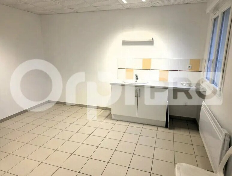 Bureau dans Montigny-Lengrain à louer - Photo intérieure – Image 3 sur 7