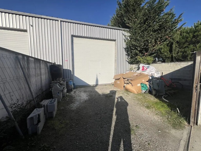 Local d'activités dans Biganos à vendre - Photo de l’immeuble – Image 2 sur 8