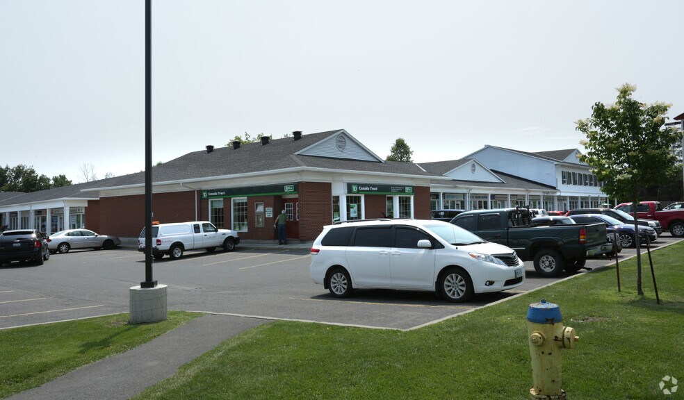 2580-2608 Innes Rd, Ottawa, ON à louer - Photo de l’immeuble – Image 2 sur 4