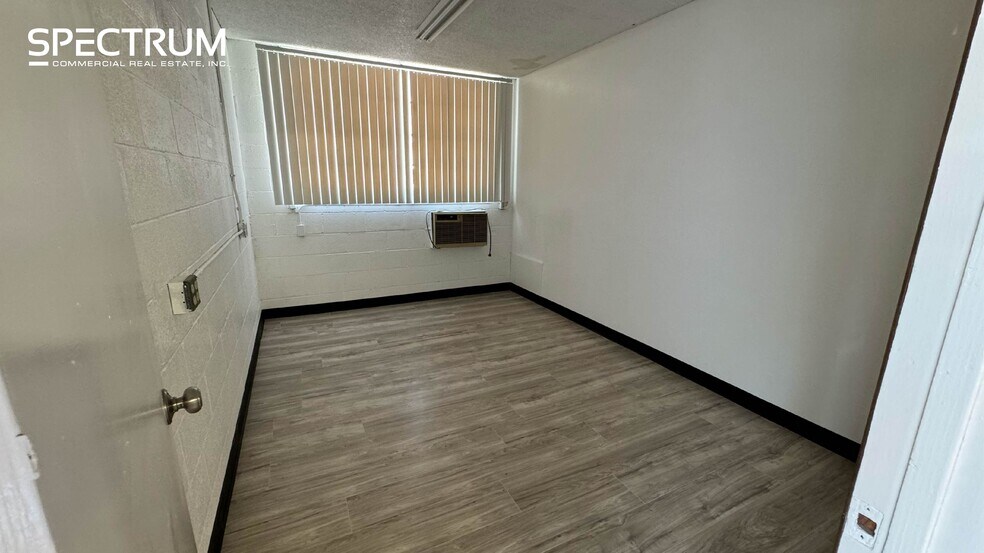 10035-10043 Canoga Ave, Chatsworth, CA à louer - Photo de l’immeuble – Image 3 sur 6