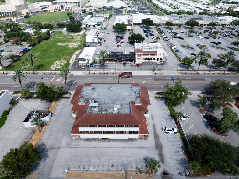 420 Tamiami Trl S, Venice, FL à vendre - Photo de l’immeuble – Image 2 sur 100