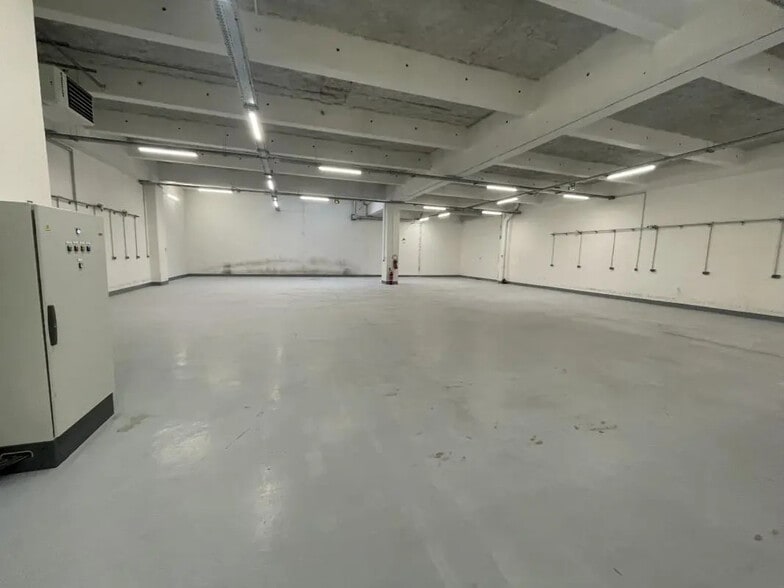 Local d’activités dans Paris à louer - Photo de l’immeuble – Image 2 sur 5