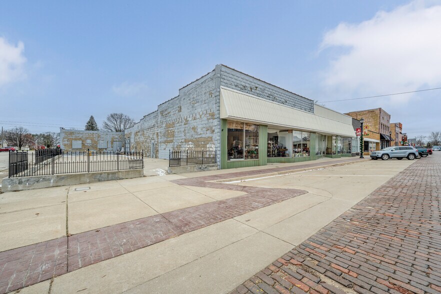 9004 First St, Baroda, MI à vendre - Photo de l’immeuble – Image 3 sur 9