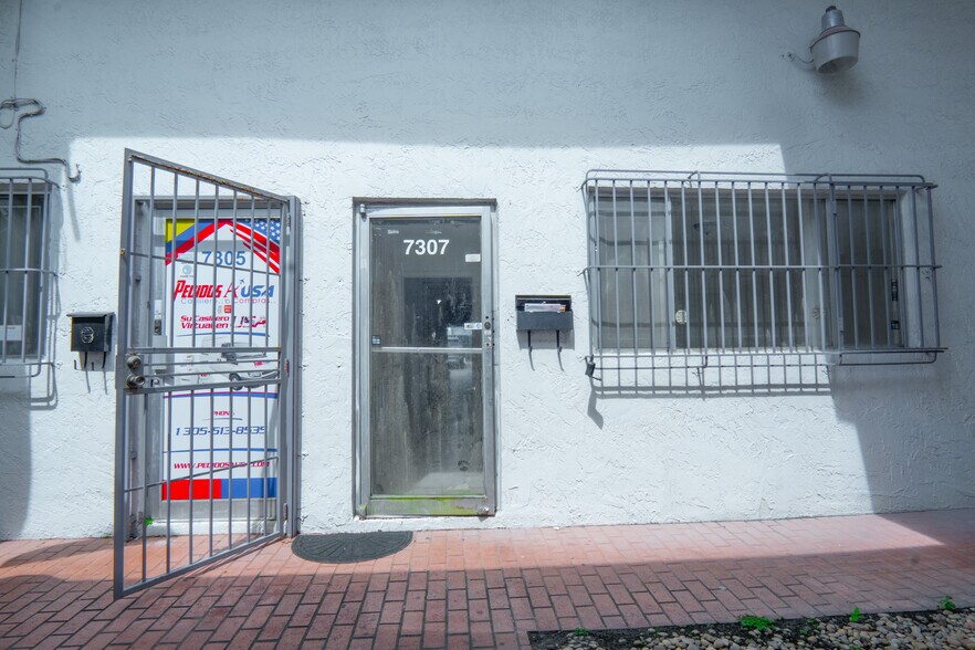 7251-7309 NW 12th St, Miami, FL à louer - Photo de l’immeuble – Image 3 sur 25