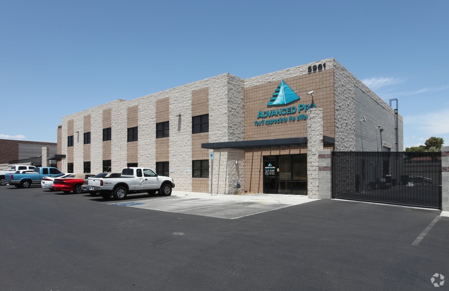 5961 McLeod Dr, Las Vegas, NV à vendre - Photo principale – Image 1 sur 3