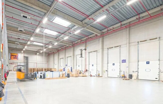 Plus de détails pour Bureau, Local d'activités à louer