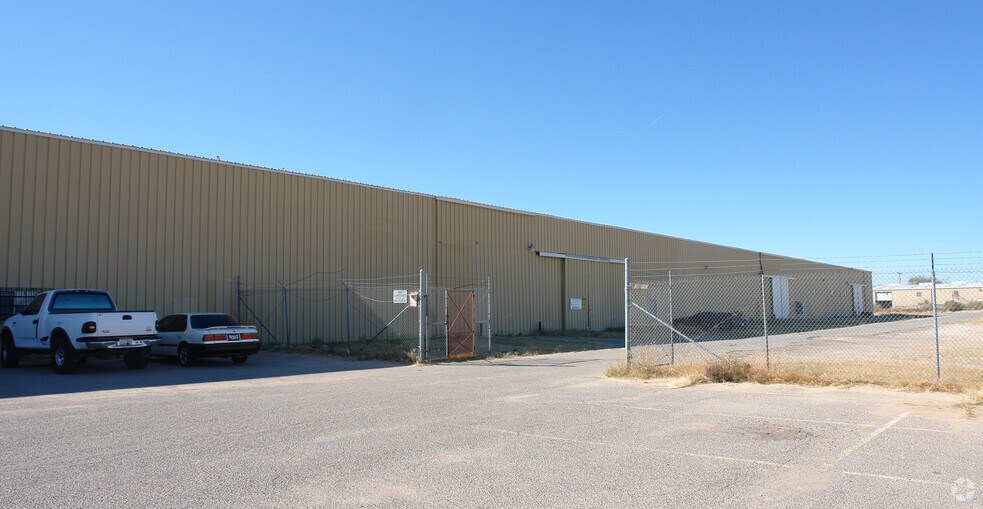 381 S Darrington Rd, El Paso, TX à louer - Photo de l’immeuble – Image 2 sur 10