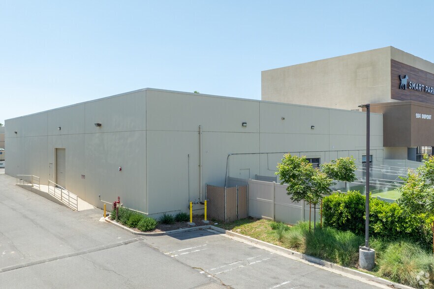 284 DuPont St, Corona, CA à vendre - Photo de l’immeuble – Image 2 sur 4