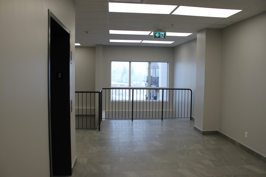 5302 50 St, Beaumont, AB à louer - Photo de l’immeuble – Image 2 sur 6