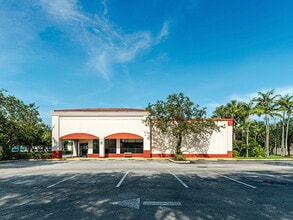 6980 W Commercial Blvd, Lauderhill, FL à louer Photo de l’immeuble– Image 1 sur 3