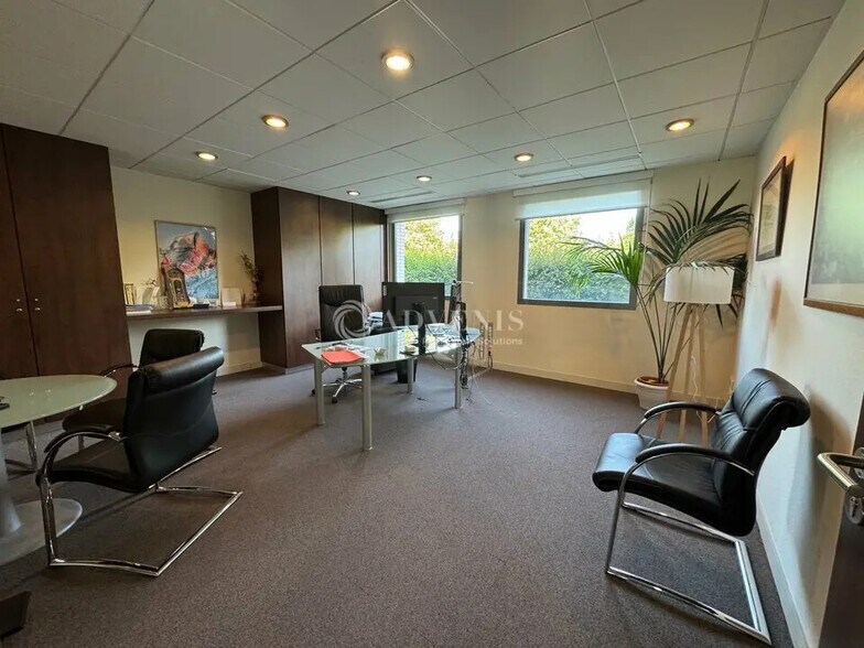 Bureau dans Magny-le-Hongre à louer - Photo de l’immeuble – Image 1 sur 7