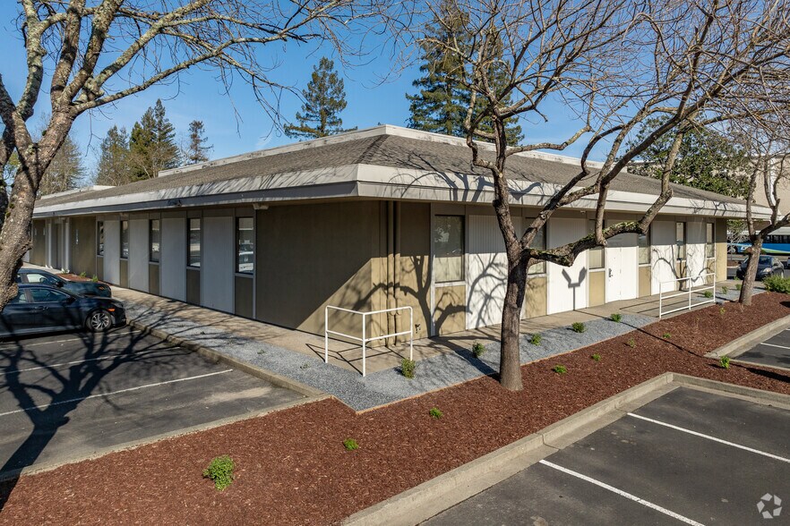 2099 Range Ave, Santa Rosa, CA à vendre - Photo de l’immeuble – Image 2 sur 4