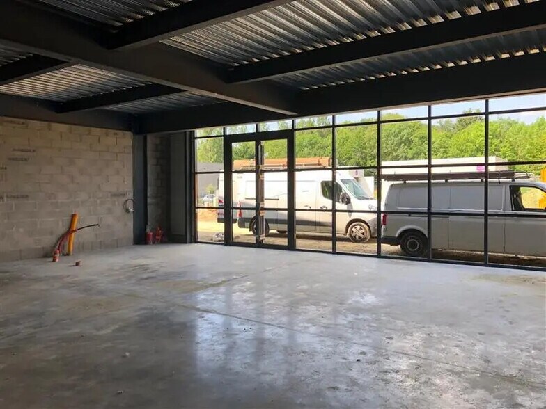 Local d’activités dans Parçay-Meslay à louer - Photo de l’immeuble – Image 2 sur 8