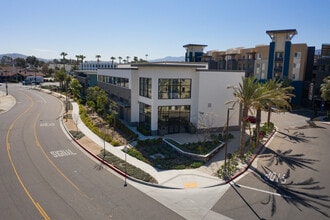 Main St, Corona, CA à louer Photo de l’immeuble– Image 2 sur 3