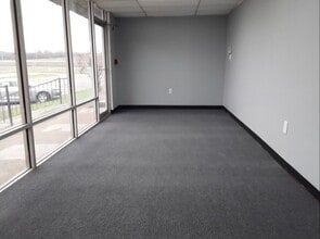 605 E Palace Pky, Grand Prairie, TX à louer Photo de l’immeuble– Image 2 sur 12