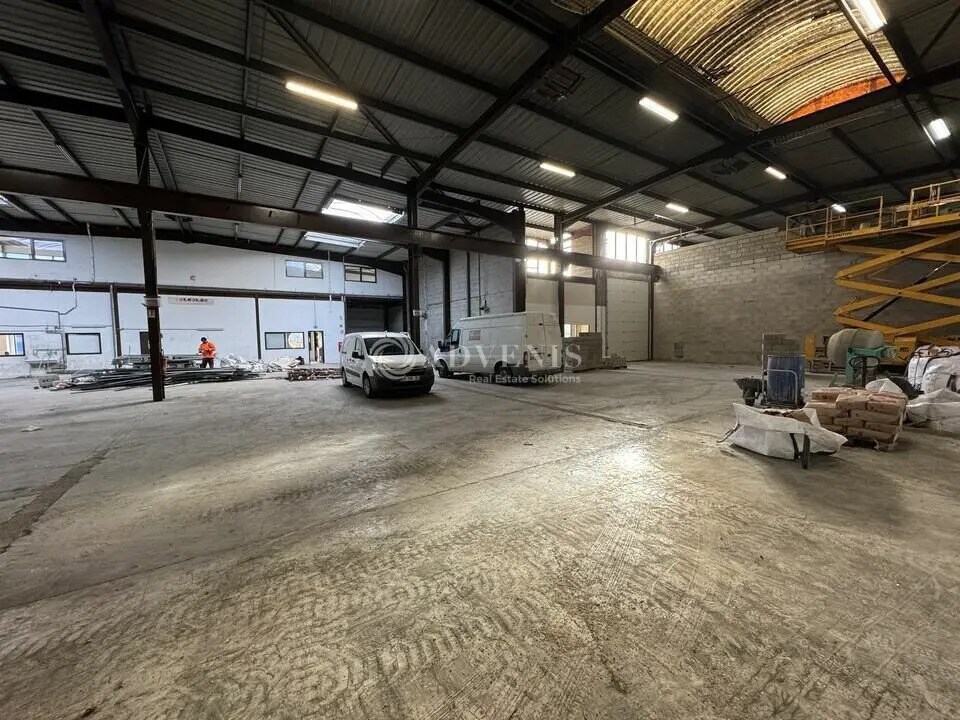 Local d’activités dans Le Thillay à louer Photo de l’immeuble– Image 1 sur 10