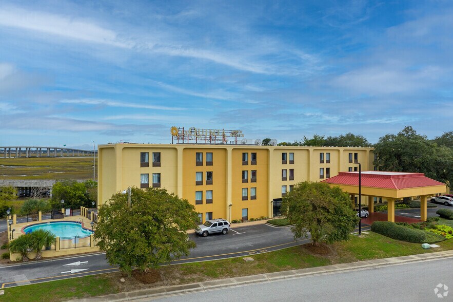 11 Ashley Point Dr, Charleston, SC à vendre - Photo principale – Image 1 sur 2