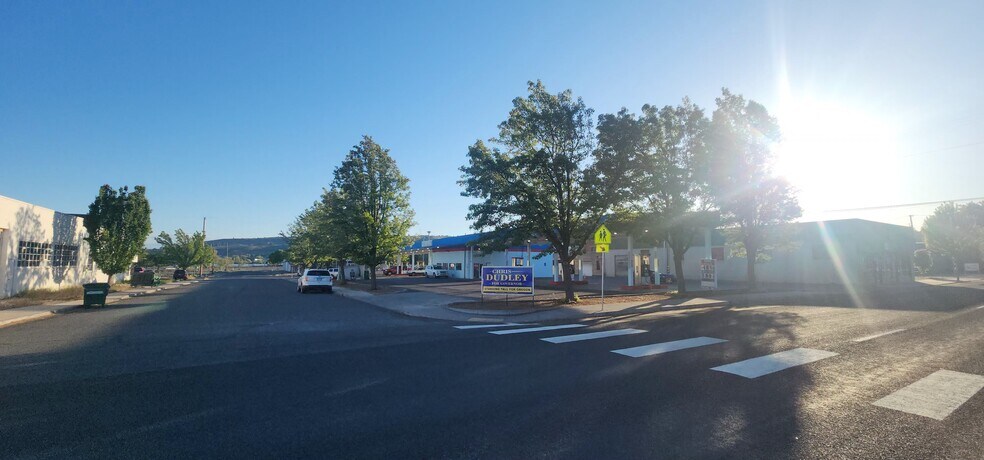 522 S 6th St, Klamath Falls, OR à vendre - Photo principale – Image 1 sur 5