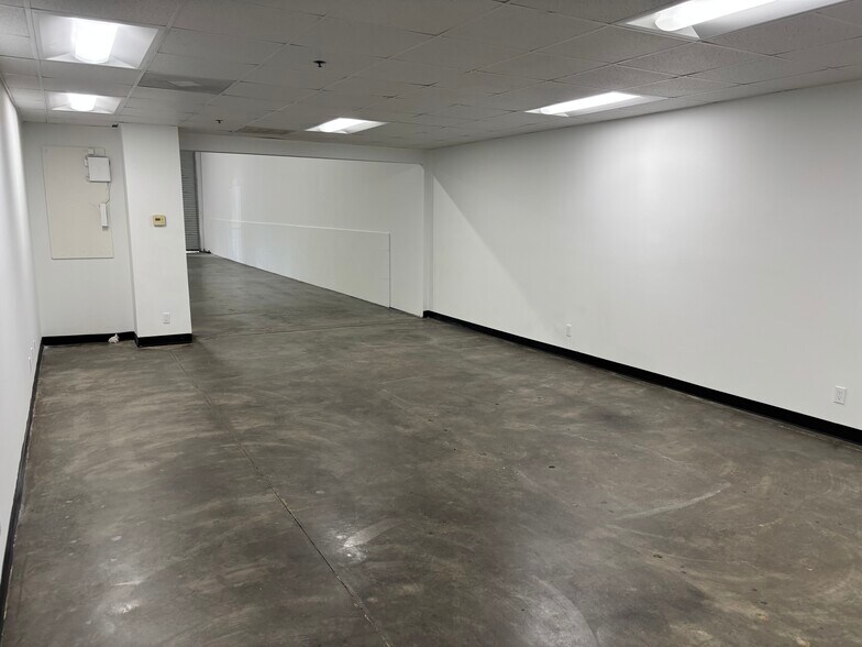 11200 Hindry Ave, Los Angeles, CA à louer - Photo de l’immeuble – Image 3 sur 13