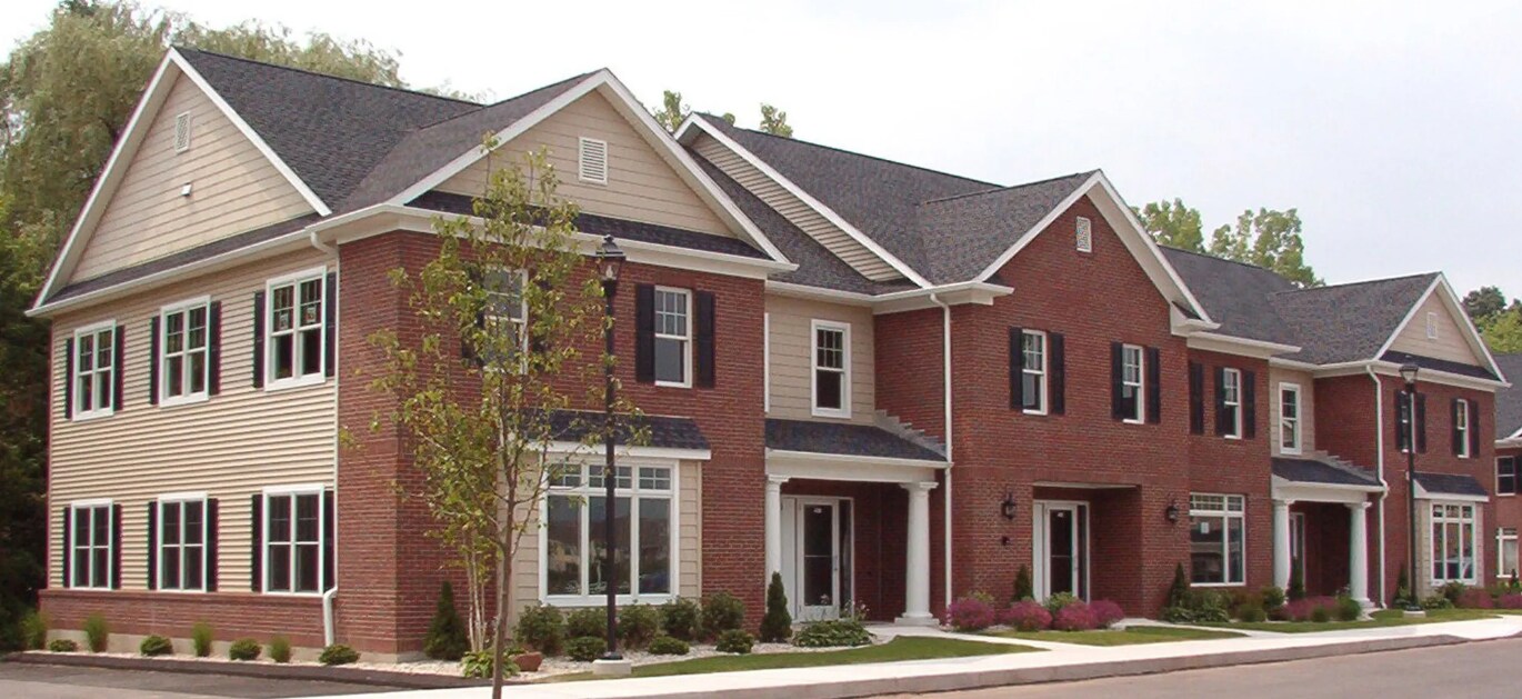 447 Naubuc Ave, Glastonbury, CT à vendre Photo de l’immeuble– Image 1 sur 27