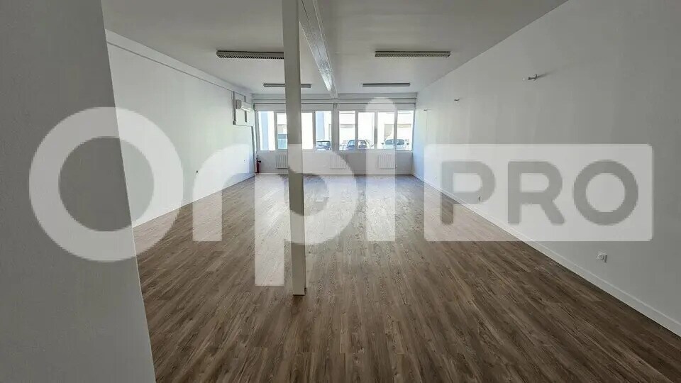 Local d’activités dans Bordeaux à louer - Photo de l’immeuble – Image 2 sur 7