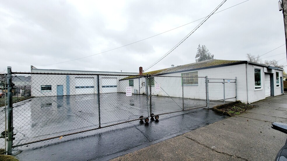 2060 Warner St NE, Salem, OR à vendre - Photo de l’immeuble – Image 1 sur 31