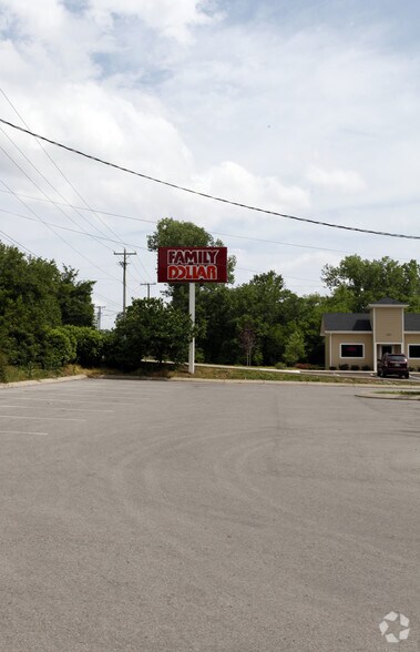 2734 Whites Creek Pike, Nashville, TN à louer - Photo de l’immeuble – Image 3 sur 8