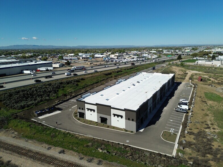 2200 E Chisholm Dr, Nampa, ID à louer - Photo de l’immeuble – Image 3 sur 7