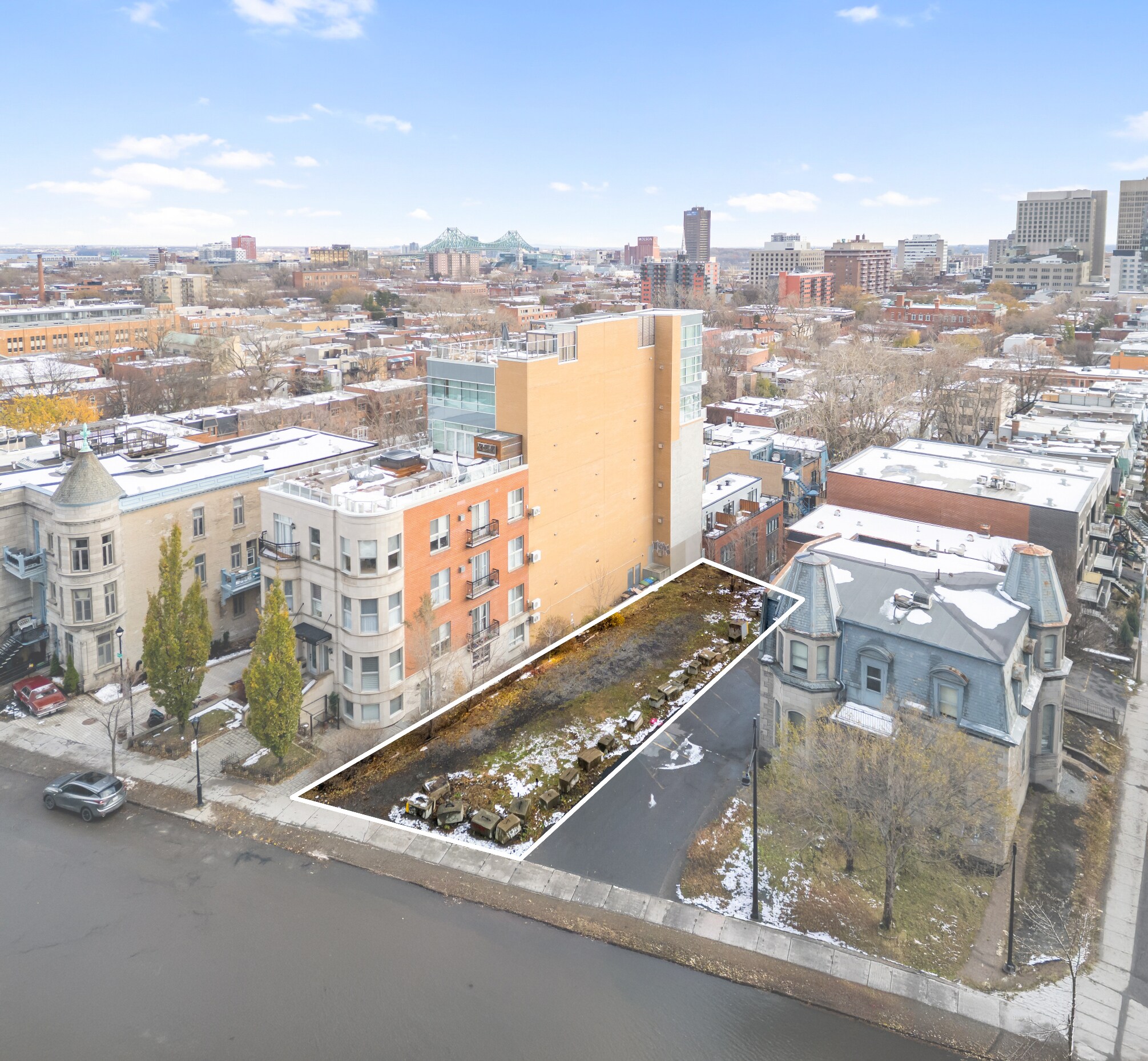 St Sherbrooke E, Montréal, QC à vendre Photo de l’immeuble– Image 1 sur 4