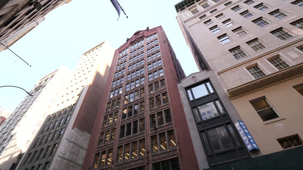 15 W 38th St, New York, NY à louer - Vidéo sur l’annonce professionnelle – Image 2 sur 17