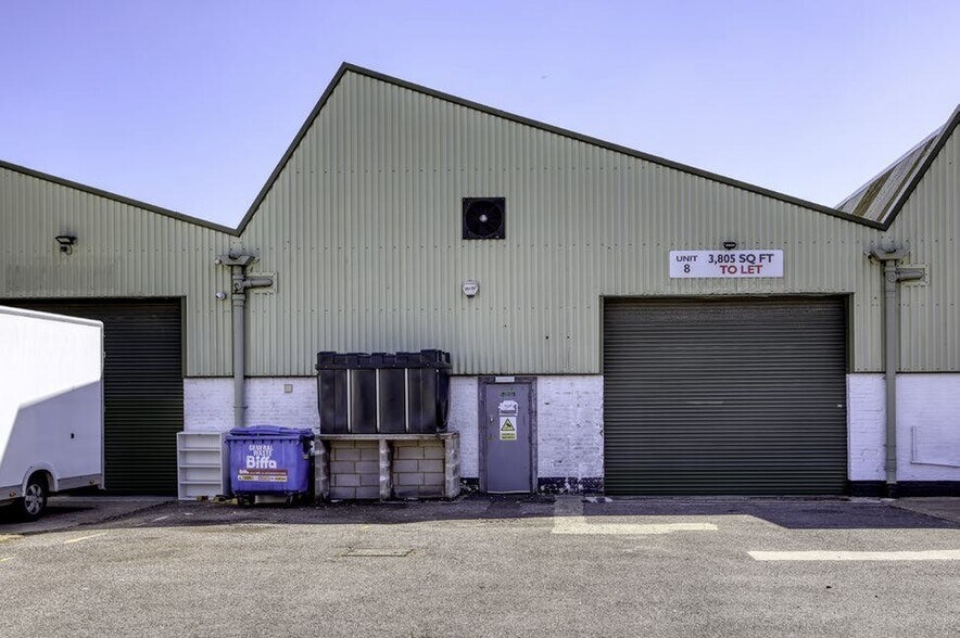 166 Feltham Rd, Ashford à louer - Photo de l’immeuble – Image 2 sur 9