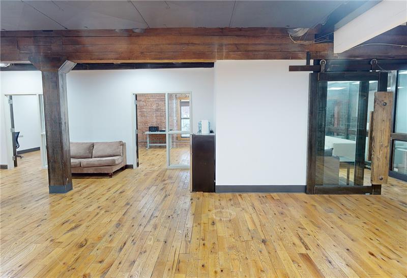 1726-1728 Holmes St, Kansas City, MO à louer - Numérisation 3D Matterport – Image 2 sur 9