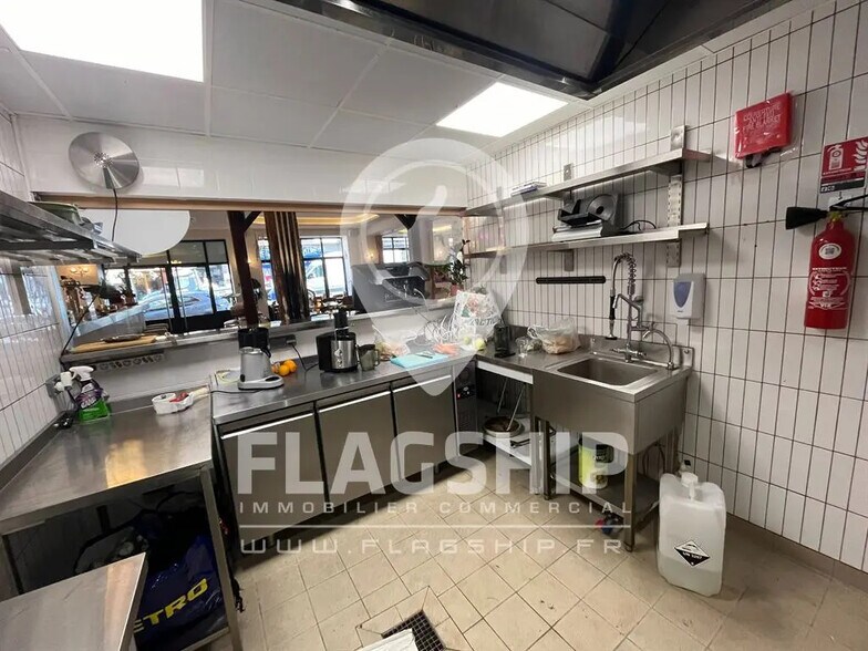 Local commercial dans Paris à louer - Photo de l’immeuble – Image 2 sur 5