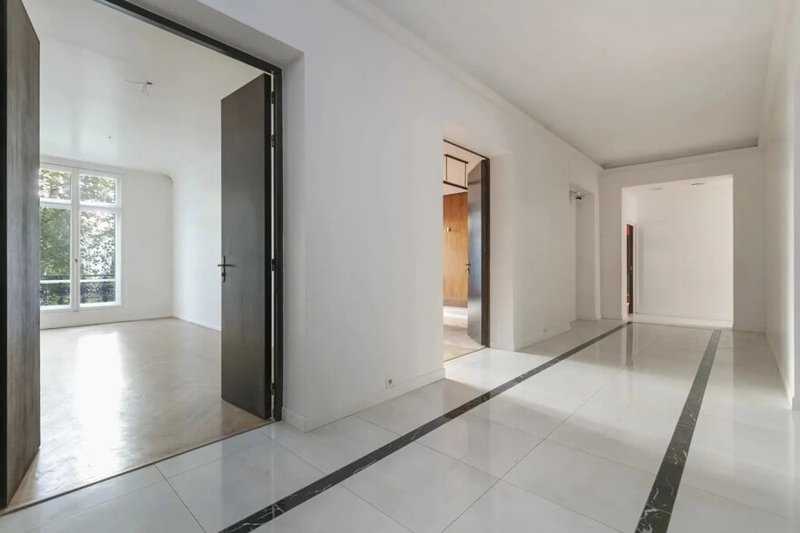 45 Avenue Victor Hugo, Paris à vendre - Photo de l’immeuble – Image 2 sur 19
