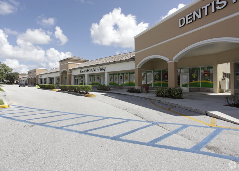 11000 Pembroke Rd, Miramar, FL à louer - Photo de l’immeuble – Image 3 sur 9