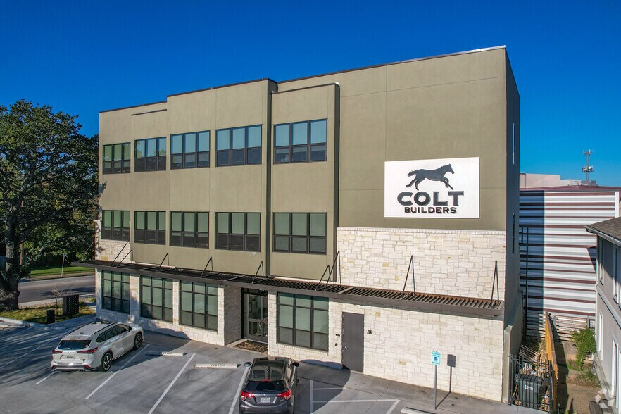 2204 Western Trails Blvd, Austin, TX à louer - Photo de l’immeuble – Image 2 sur 10