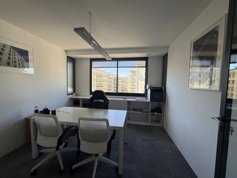 Bureau dans Marseille à vendre - Photo de l’immeuble – Image 2 sur 7