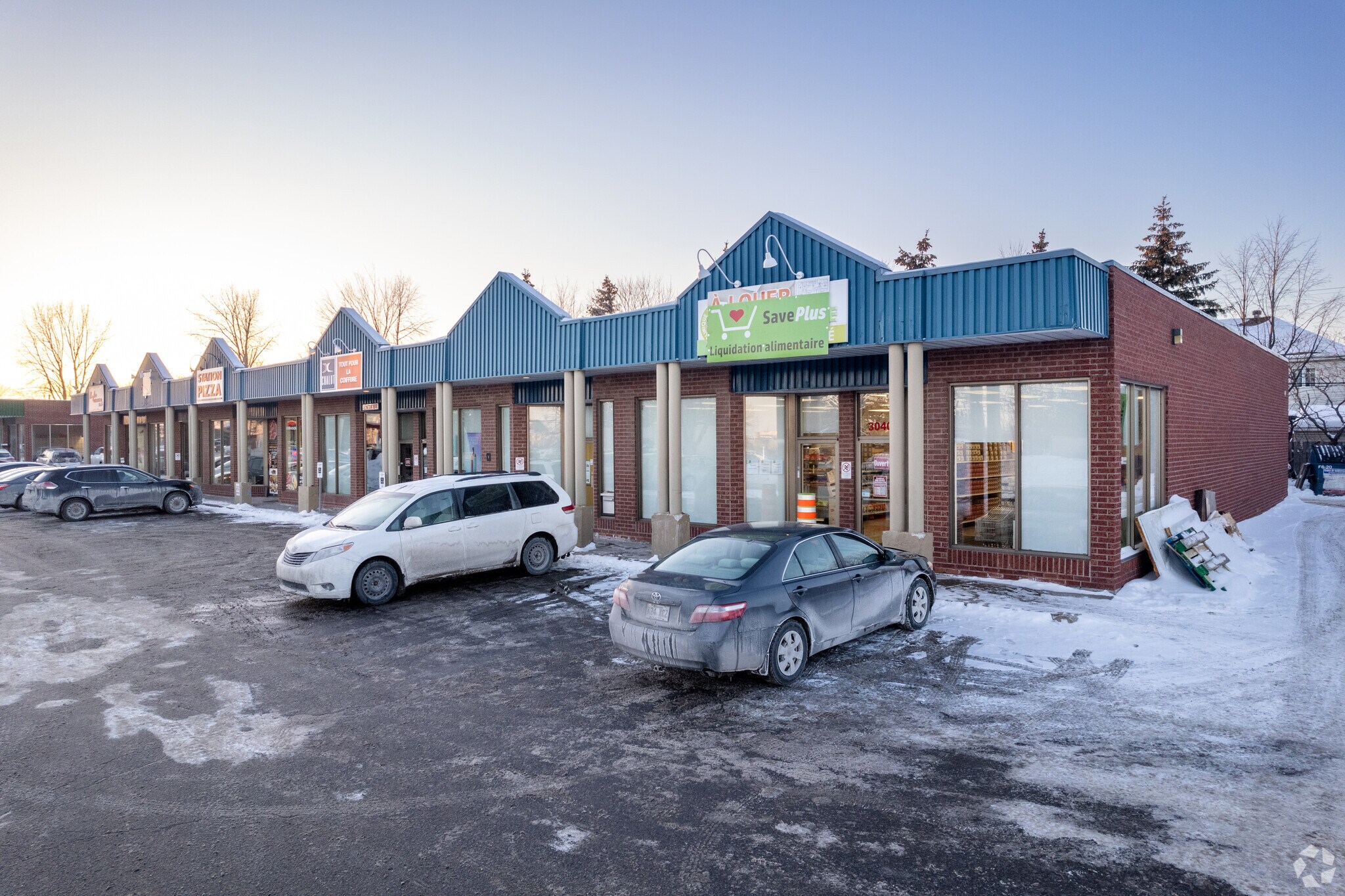 3040-3058 Ch De La Rivière-Cachée, Boisbriand, QC à louer Photo principale– Image 1 sur 4
