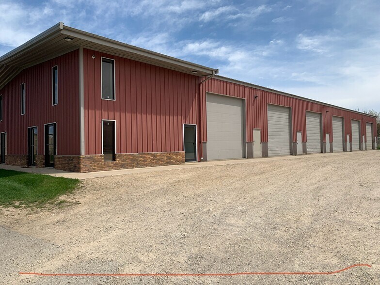 701-705 Commercial Ave, Sun Prairie, WI à louer - Photo de l’immeuble – Image 1 sur 1