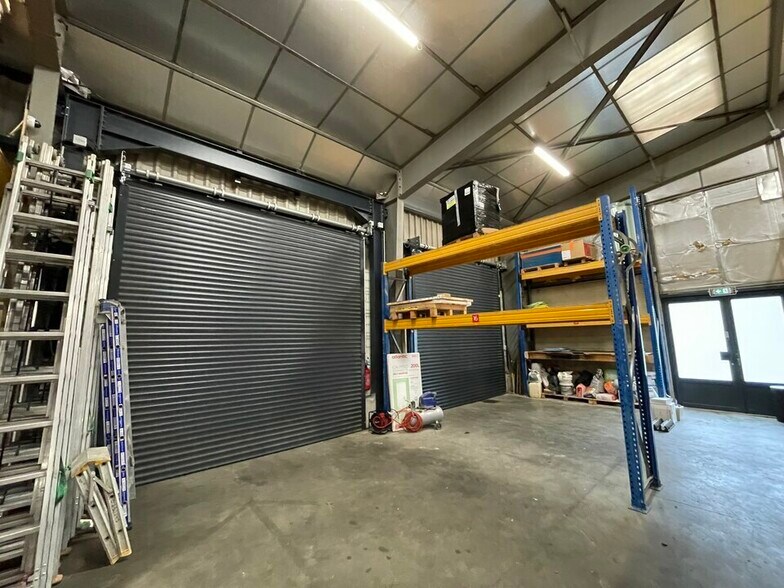 Industriel/Logistique dans Corps Nuds à vendre - Photo de l’immeuble – Image 3 sur 11