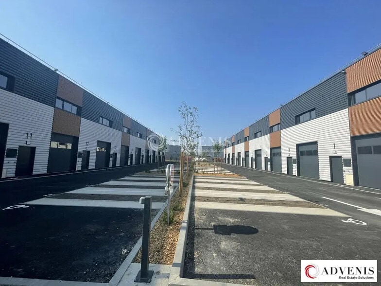 Local d’activités dans Gradignan à louer - Photo de l’immeuble – Image 3 sur 11