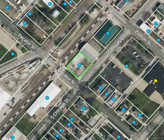 325 S Chicago St, Lincoln, IL à vendre - Photo de l’immeuble – Image 1 sur 7