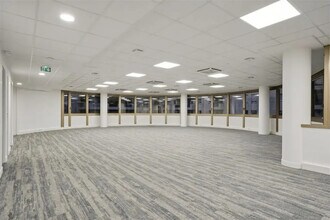 14 Place Marie - Jeanne Bassot, Levallois-Perret à louer Photo intérieure– Image 1 sur 2