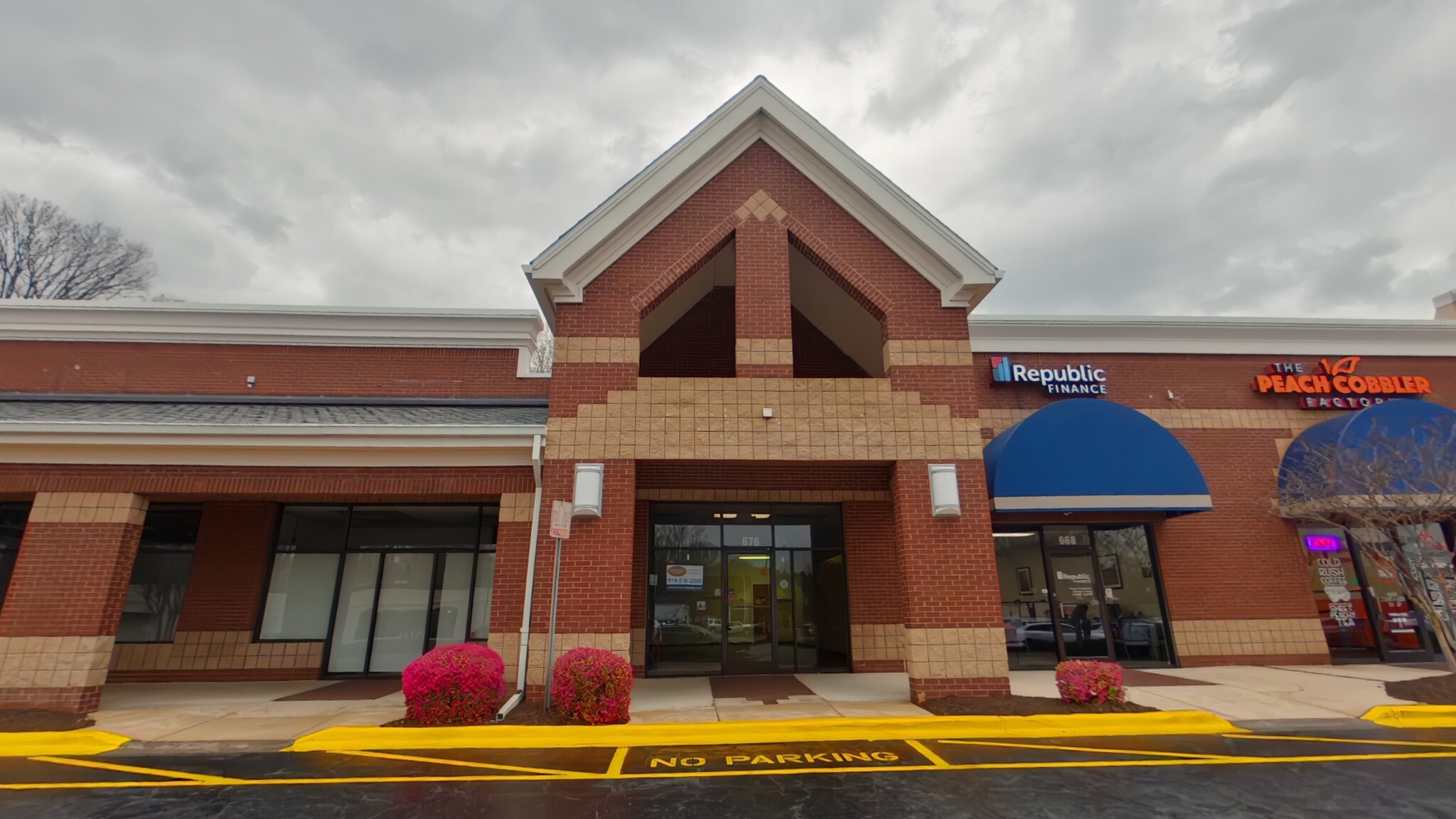 500-692 Hanes Mall Blvd, Winston-Salem, NC à louer Photo de l’immeuble– Image 1 sur 9